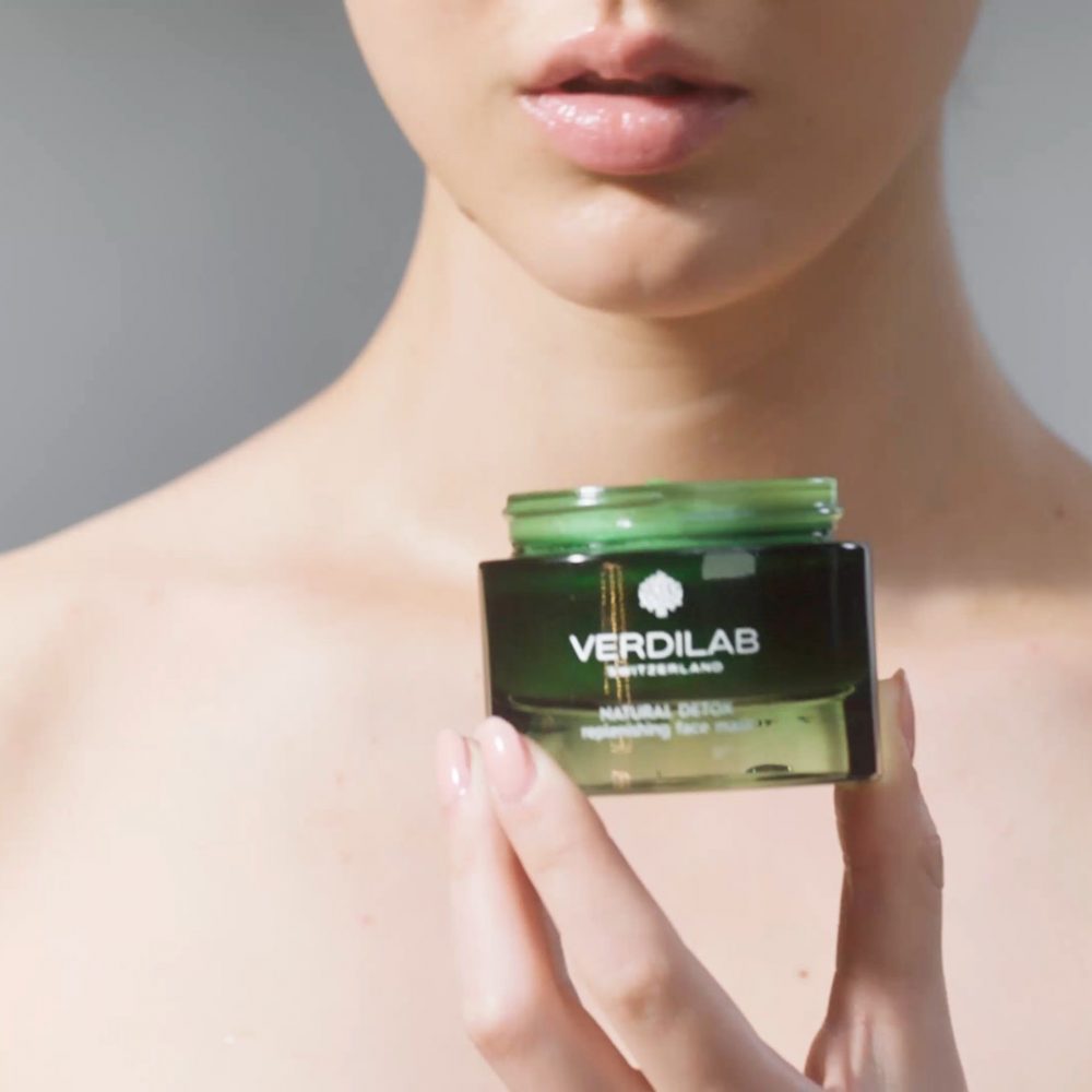 Verdilabs Natural Detox Replenishing Face Mask jar in model's hand